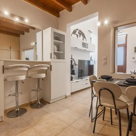 بيت للعطل The Neo-classic Loft Rhodes City