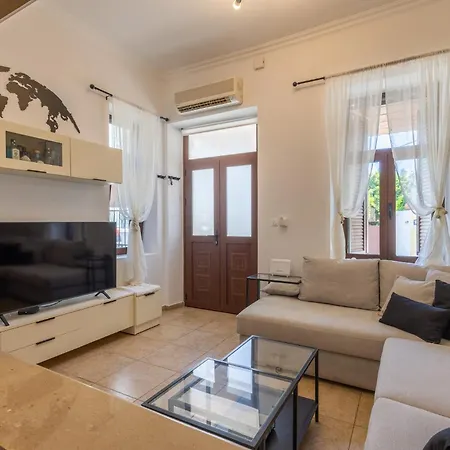 Nyaraló The Neo-classic Loft *